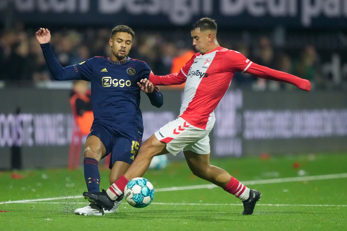 Ajax op Twitter: 4 minutes extra time. #emmaja https://t.co/BxZaSABwLt