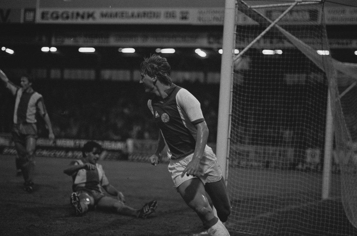 Ajax op Twitter: Geniet van je 60ste verjaardag, Wim Kieft! https://t.co/7V1SJodJy3