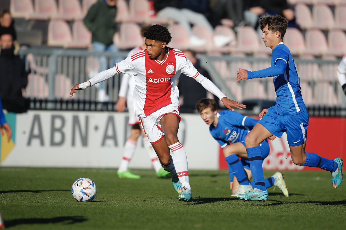 Ajax op Twitter: HT score ➨ 1-1 ⚖️ #ajaaz #AjaxO17 https://t.co/9GUGfooNQW