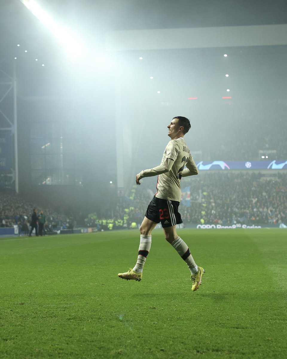 Ajax op Twitter: Lighting up Glasgow ✨ https://t.co/0SJIE8zQMz