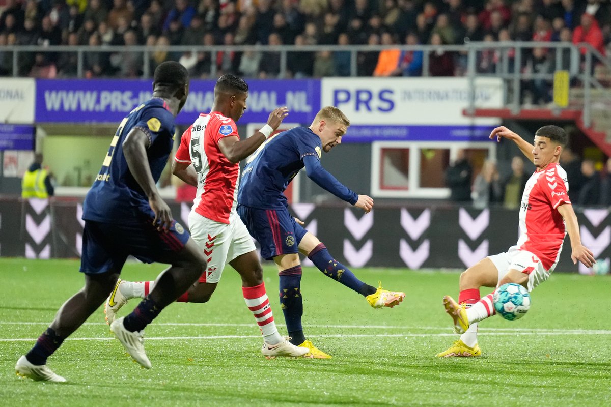 Ajax op Twitter: Needed. https://t.co/MiJv9jZJ4i https://t.co/tHyTM3HwGp