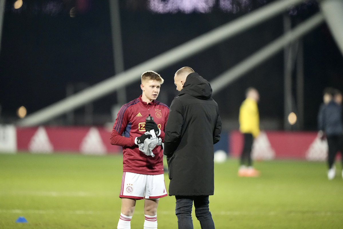 Ajax op Twitter: ⏳

#jajrod https://t.co/VMcN6imJtr