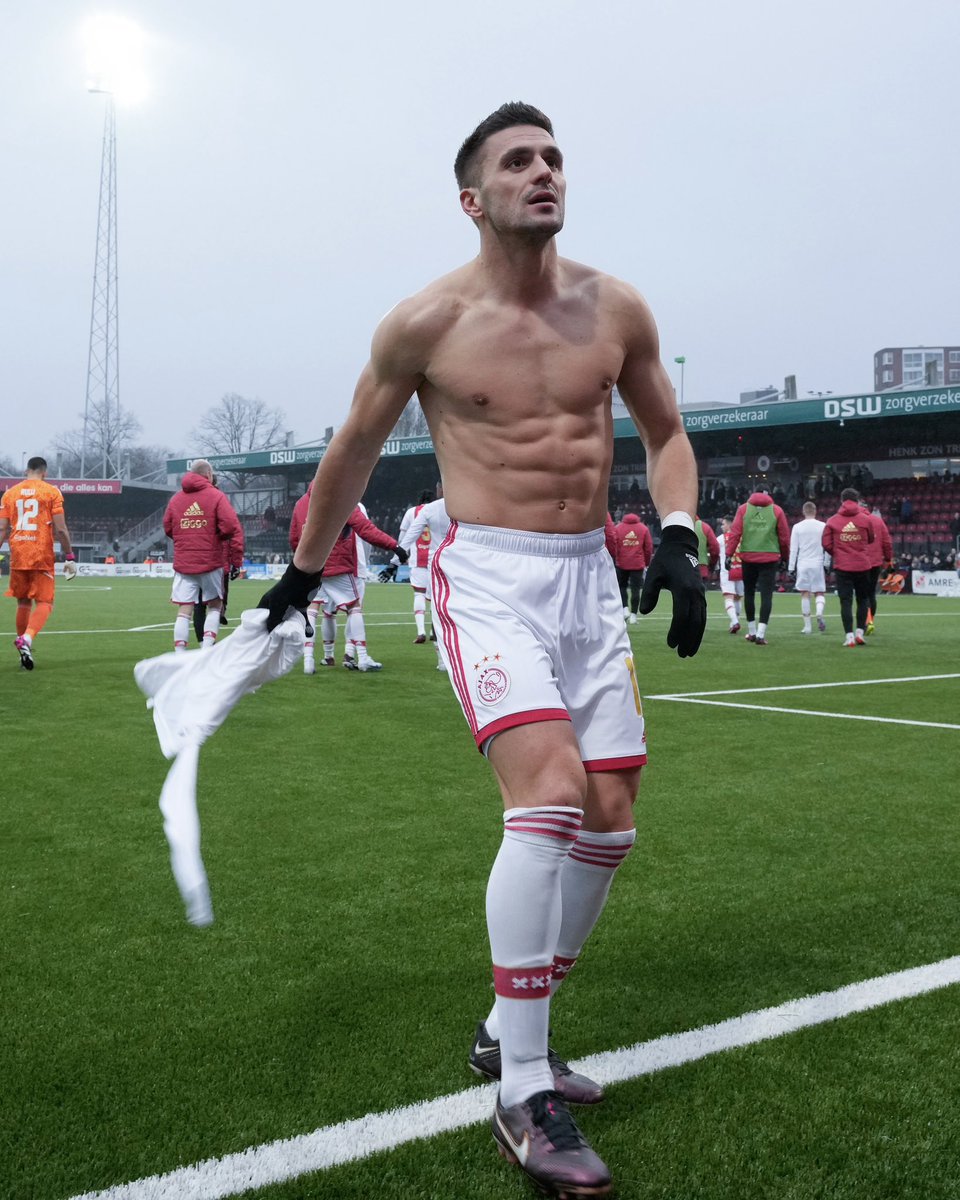 Ajax op Twitter: Our captain. Our fans. ❌❌❌ https://t.co/husyEU5KGf https://t.co/o4QgnR6GYl