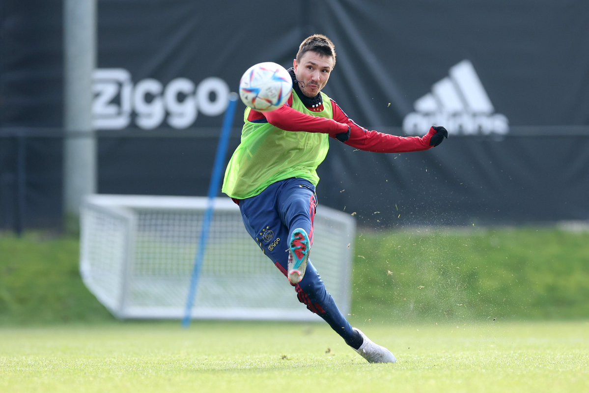Ajax op Twitter: Focus ➤ #ajarkc ❗️ https://t.co/A2gOtu6OJE