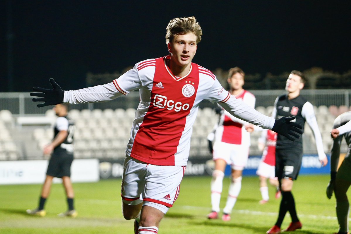 Ajax op Twitter: Scoring on your debut ☑️

#ForTheFuture https://t.co/01aavHxE6E