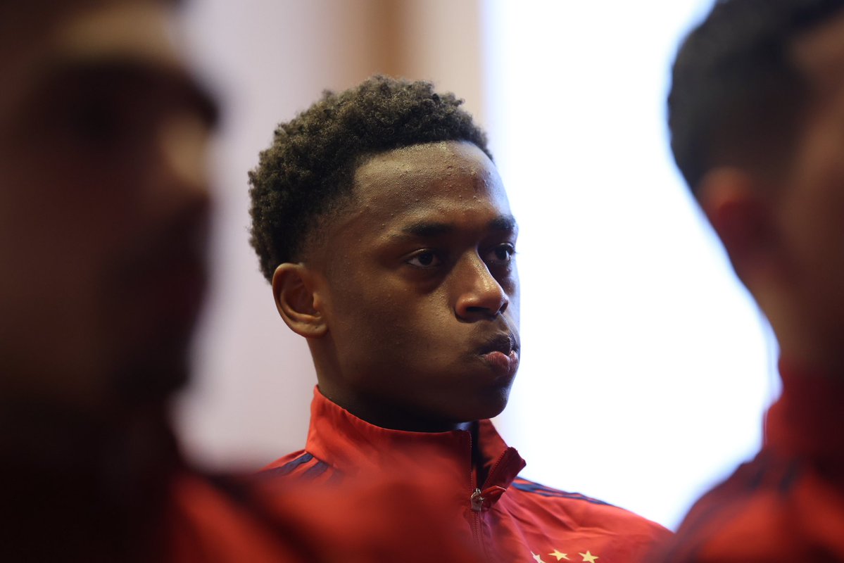 Ajax op Twitter: Team meeting for tonight’s match…

#UYL #mtkaja https://t.co/GI4l3apHWn
