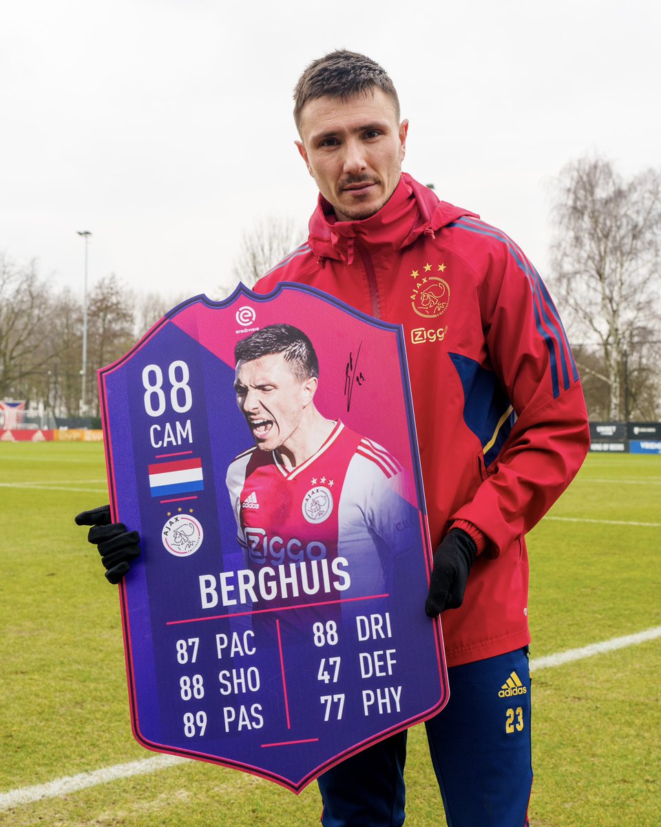 Ajax op Twitter: RT @AFCAjax_eSports: Want to win this signed POTM card by Steven Berghuis? 
→ Follow @AFCAjax_eSports 
→ Like & retweet this...